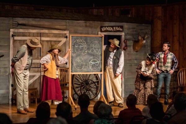 Whoedunnit_hoedown_murder_mystery_dinner_show_branson