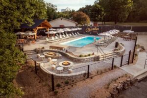 ozarker_the_lodge_outdoor_pool